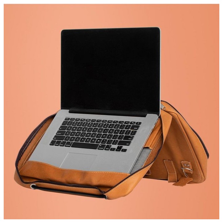 RGOAVLAPBR R-Go Tools R-Go Viva 15.6" Laptopbag Full Grain Leather (LWG Certified) Integrated Laptop Stand Shoulder Strap Brown